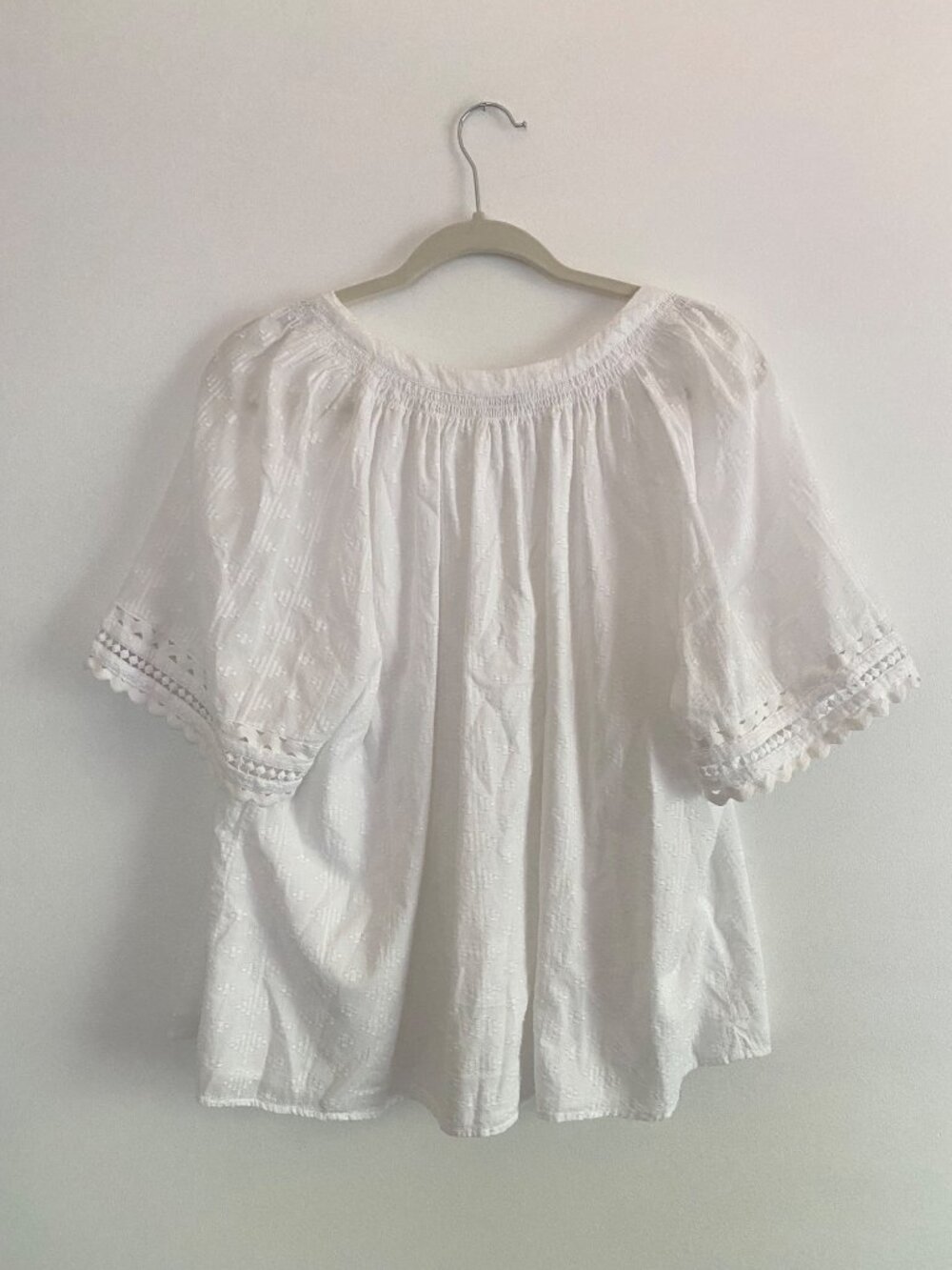 Crown & Ivy White Gauzy Cotton Blouse Size XL Lace Trim Peasant Top - Picture 2 of 5